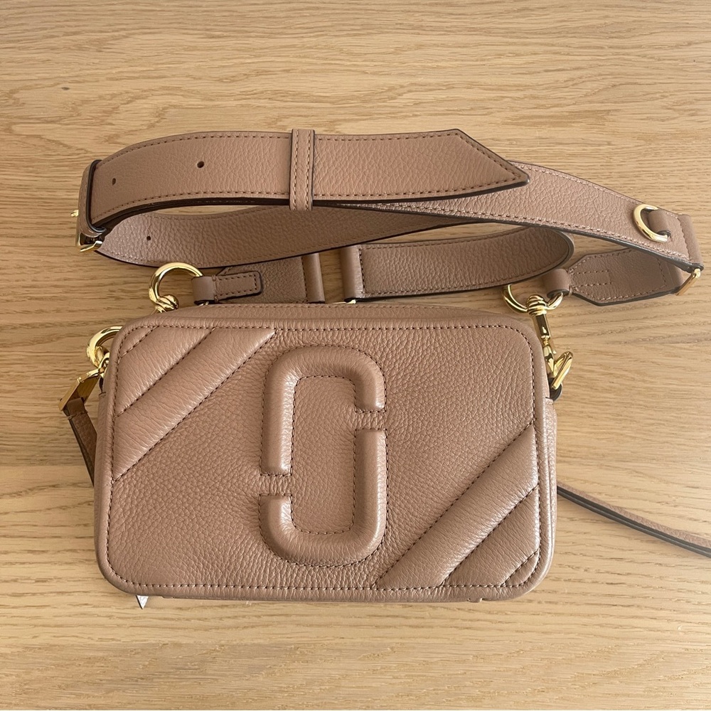 Marc Jacobs The Moto Shot DUSTY BEIGE camera bag pebbled leather crossbody purse - Picture 1 of 13